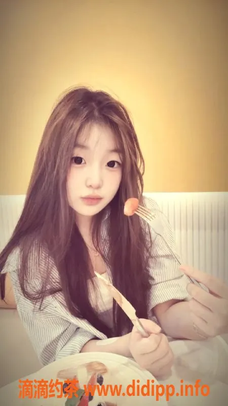 深圳楼凤-福田念念，18岁171cm长腿嫩妹，1200起！