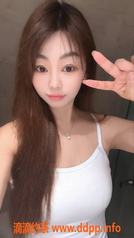 深圳楼凤-龙华26岁语语，163cm，46kg，698元起服务