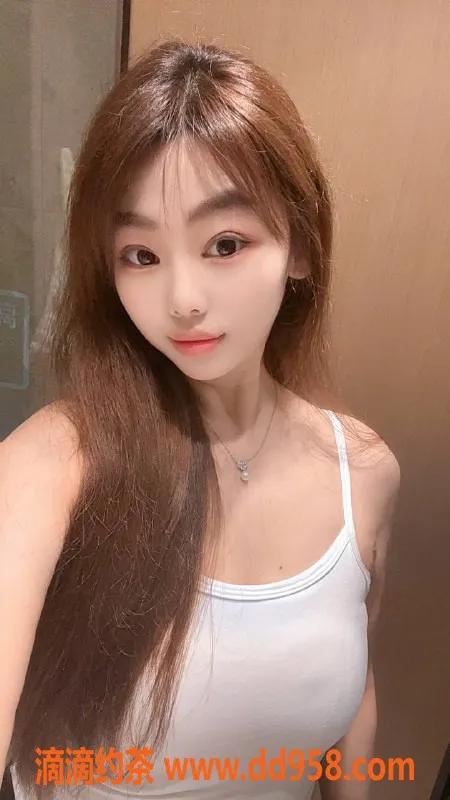 深圳楼凤-龙华26岁语语，163cm，46kg，698元起服务