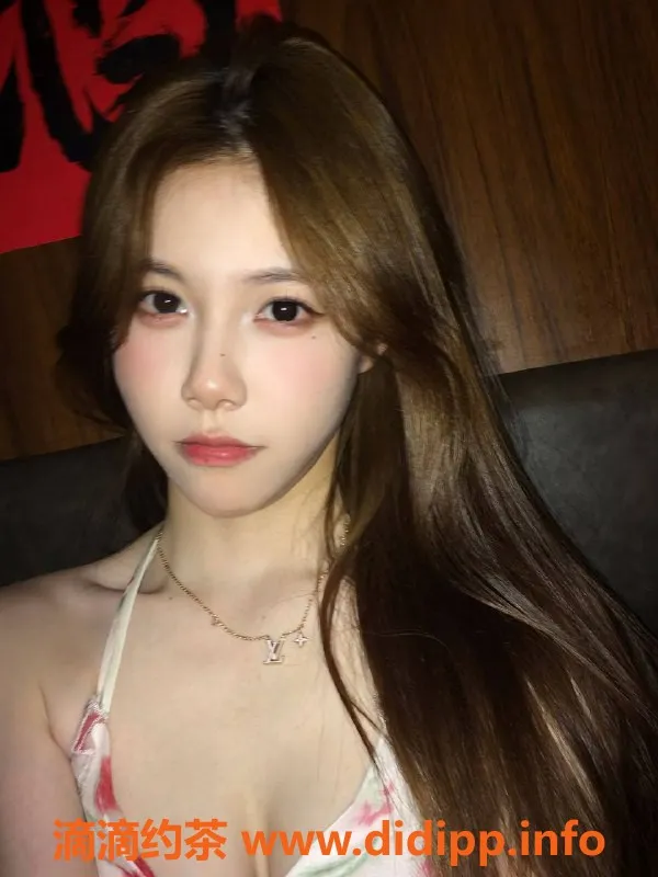 深圳楼凤-南山奶鹅女优，私密服务只需1500p