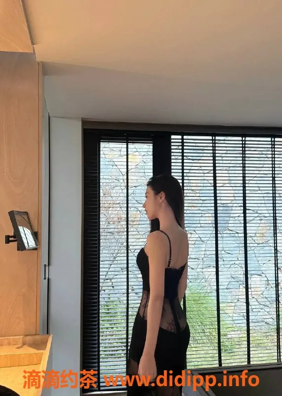 深圳楼凤-南山书涵，140斤魅力小姐，茶费1400p起