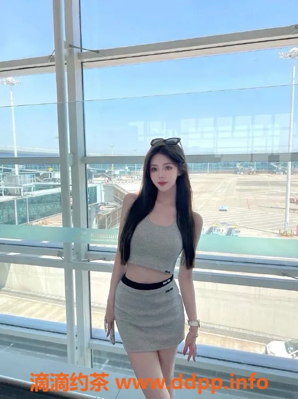 深圳楼凤-龙华长腿嫩妹依林，学费1300p