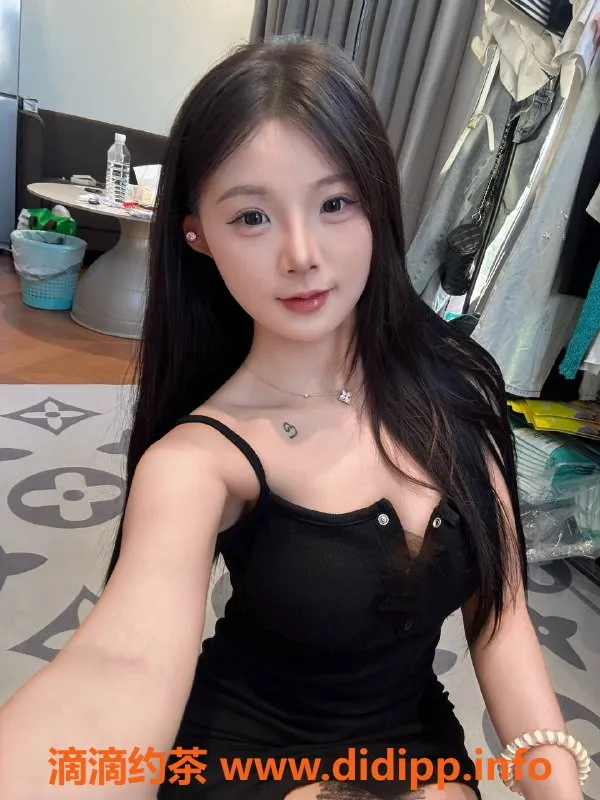 深圳楼凤-宝安小怡 19岁165cm 45kg 六九嫩妹可外出