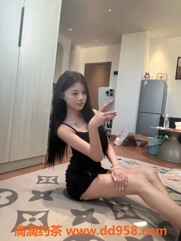 深圳楼凤资源信息,宝安小怡 19岁165cm 45kg 六九嫩妹可外出