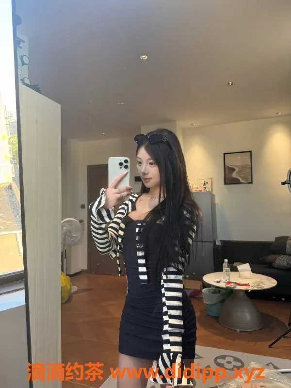 深圳楼凤-宝安小怡 19岁165cm 45kg 六九嫩妹可外出