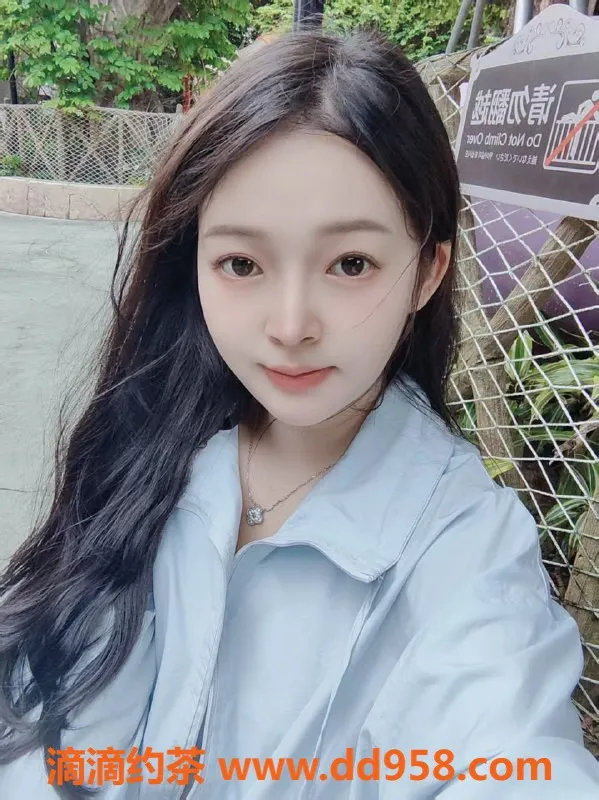 广州楼凤-番禺小米，600元嫩妹，舌吻、69服务