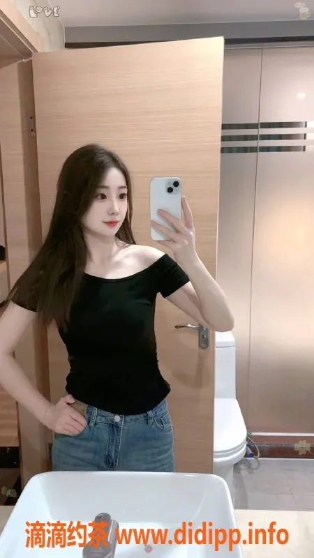 深圳楼凤-宝安嫩妹倩儿，800元制服服务等你来试