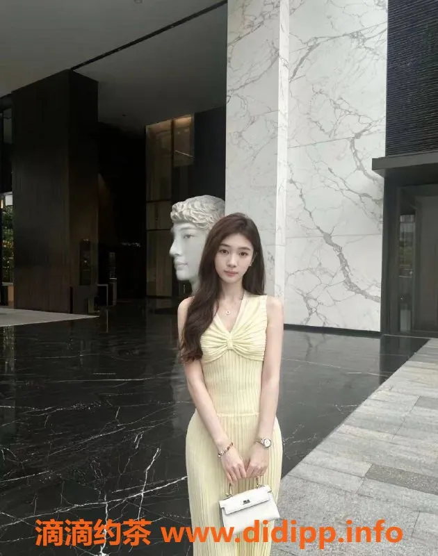 深圳楼凤-龙岗嫩妹柒柒，1000p享蛇纹69式服务