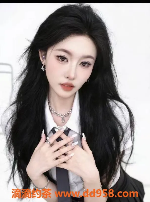 成都楼凤-武侯区知夏，身高1.62，50kg少妇车服务