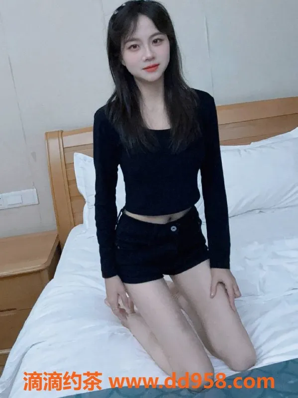 深圳楼凤-龙华嫩妹小思，水费1000p，享受亲密Kiss服务