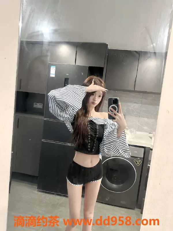 广州楼凤-天河嫩妹小布点，700元享舌吻与69服务