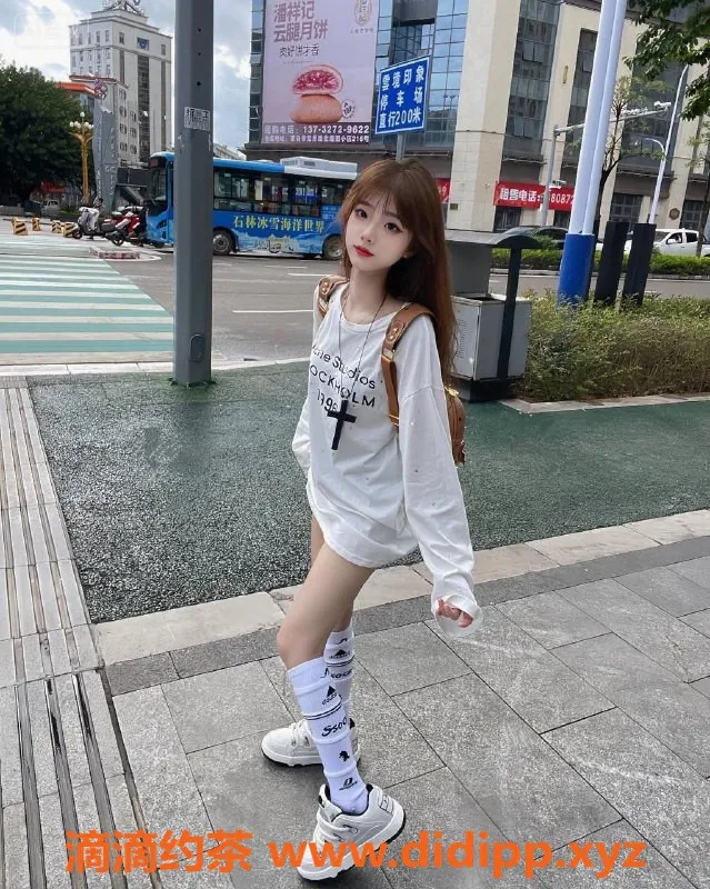 深圳楼凤-宝安小艺，18岁，160CM，1000起步，夜晚服务