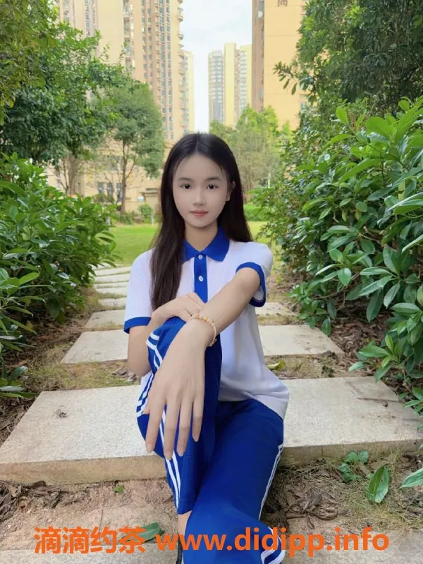 深圳楼凤-龙华小小小，制服诱惑，1800PP