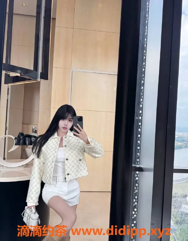 深圳楼凤-南山高挑美女苏苏，22岁178D，价位1600起