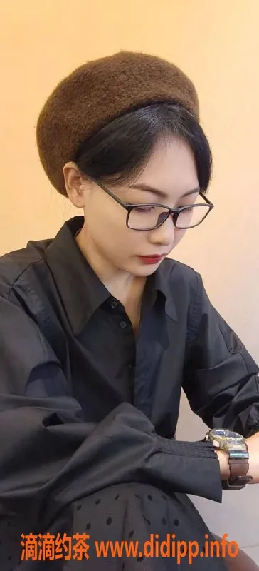 深圳楼凤-龙华萍萍，600元体验舌吻与情趣诱惑