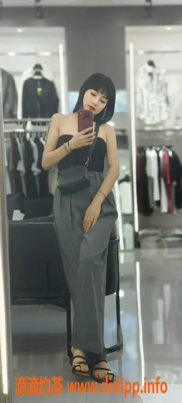 深圳楼凤-龙华萍萍，600元体验舌吻与情趣诱惑