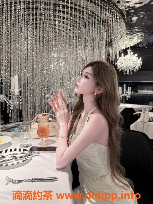 深圳楼凤-南山百合，1300P 舌吻 六九 制服诱惑