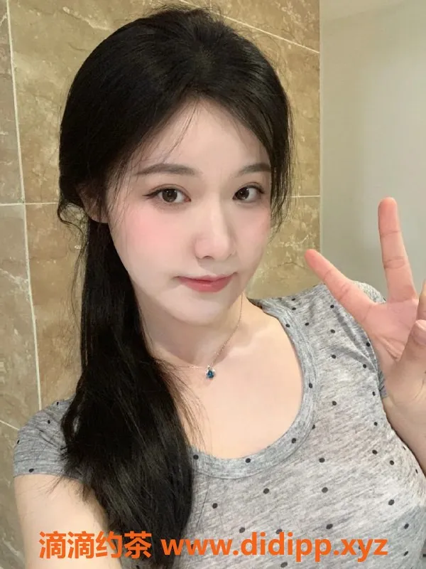 广州楼凤-白云京溪奈奈，800元嫩妹舌吻外出服务