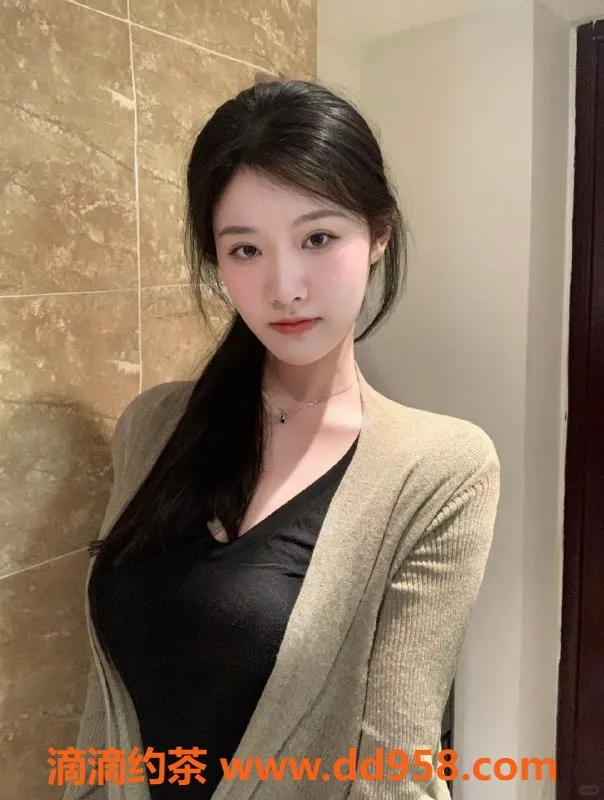 广州楼凤-白云京溪奈奈，800元嫩妹舌吻外出服务