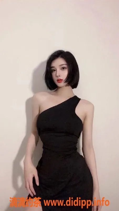 深圳楼凤-福田娜娜—23岁170D大胸美女，1200起服务