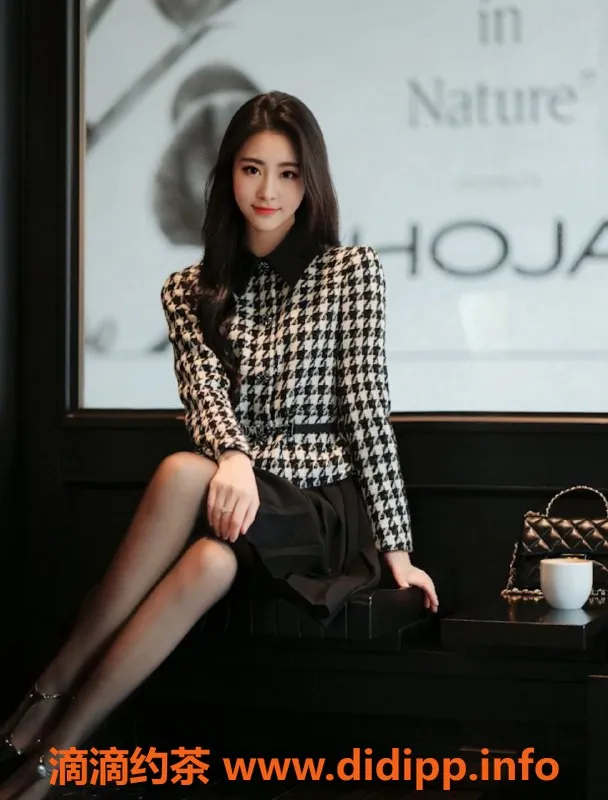 深圳楼凤-南山雪饼，1600p享舌吻与制服服务