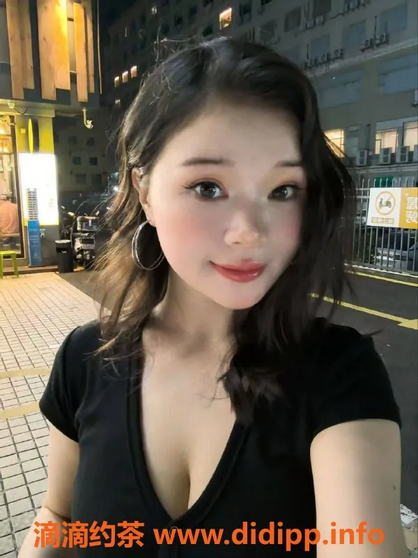 深圳楼凤资源信息,梦梦：龙华163cm大胸美女，1000元起价