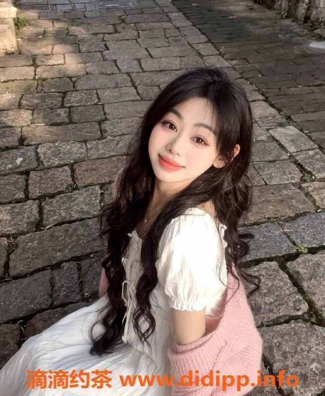 深圳楼凤-龙华26岁语语，163cm，46kg，698元起服务