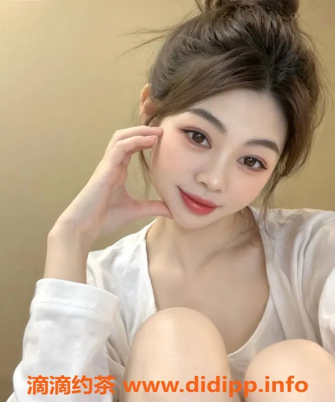 深圳楼凤-龙华26岁语语，163cm，46kg，698元起服务