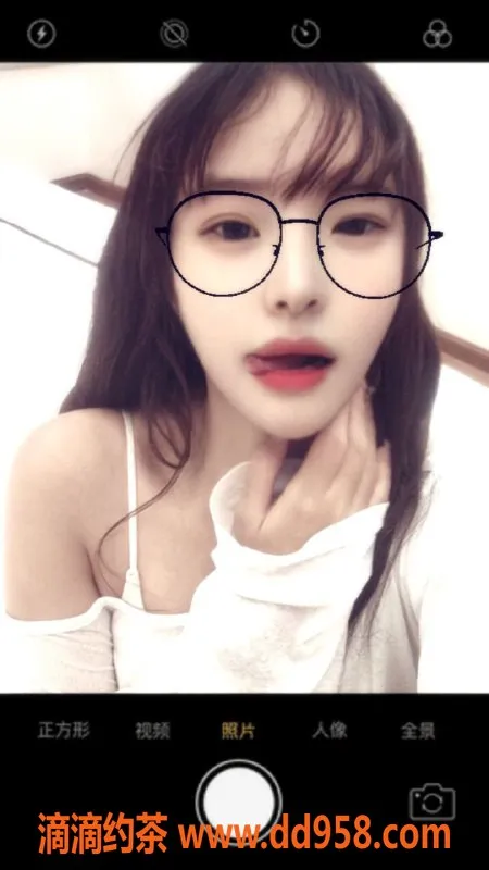 中山楼凤-19岁蜜桃酱，身材火爆，服务一流