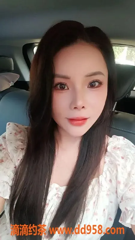 广州楼凤-荔湾倩倩，300起超值御姐，半套服务