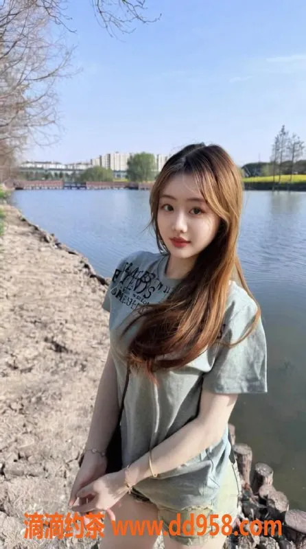 广州楼凤-天河瑾瑜，800元嫩妹服务，丝袜诱惑