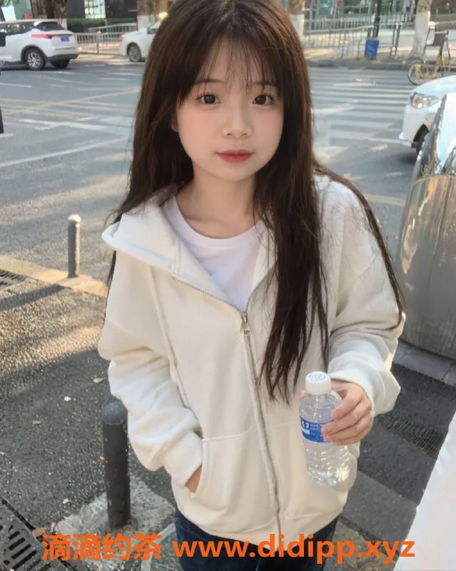 深圳楼凤-宝安西乡媛媛，刚下海嫩妹，700元起服务