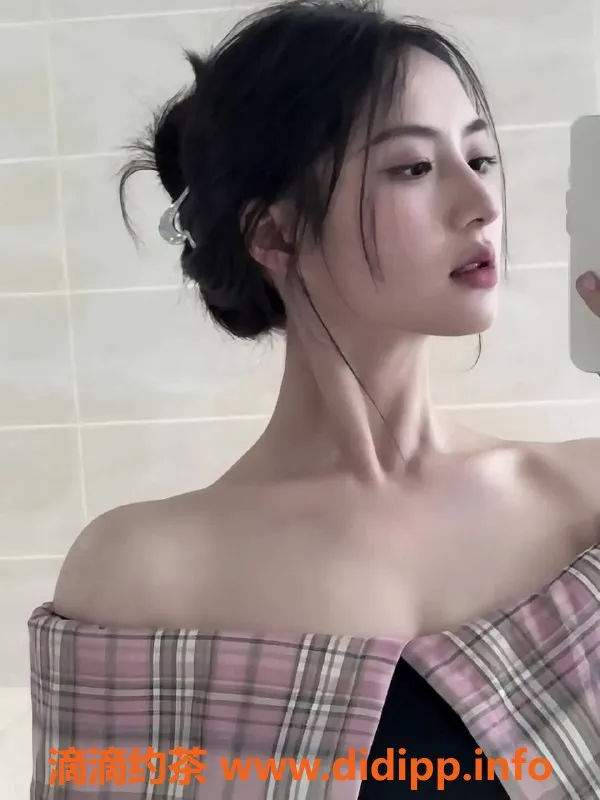 深圳楼凤-南山婉琳，1400P，制服诱惑，舌吻畅享