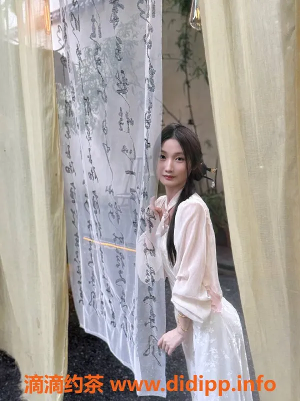 深圳楼凤资源信息,南山小乖，19岁156b娇小嫩妹，价格合理