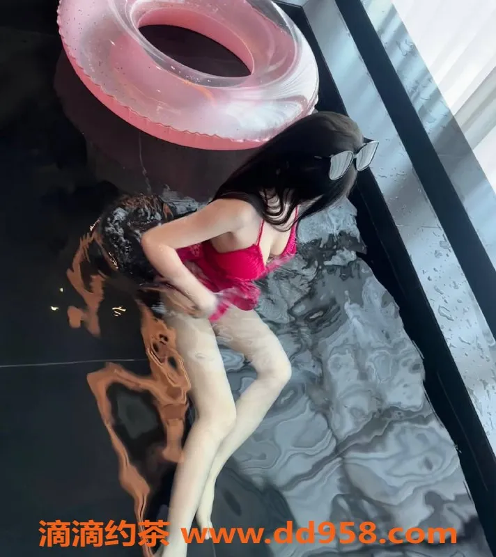 深圳楼凤-南山小乖，19岁156b娇小嫩妹，价格合理