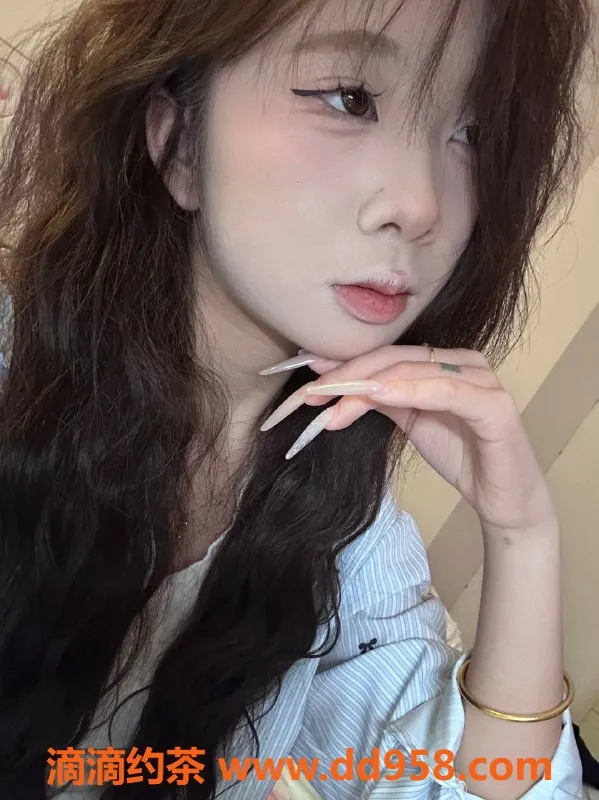 深圳楼凤-宝安18岁娇小妹屁屁，1000P起超值服务