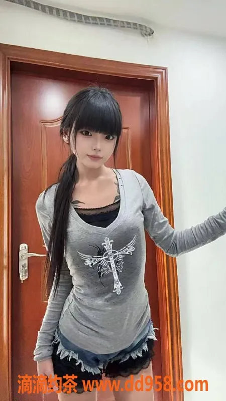 深圳楼凤资源信息,龙华小语：19岁嫩妹，160cm，45kg，服务热情