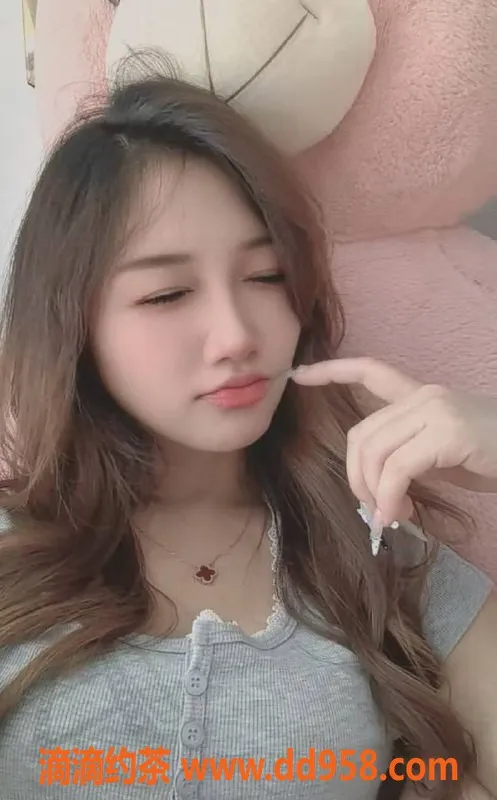 广州楼凤-番禺小媛，800元御姐制服诱惑体验