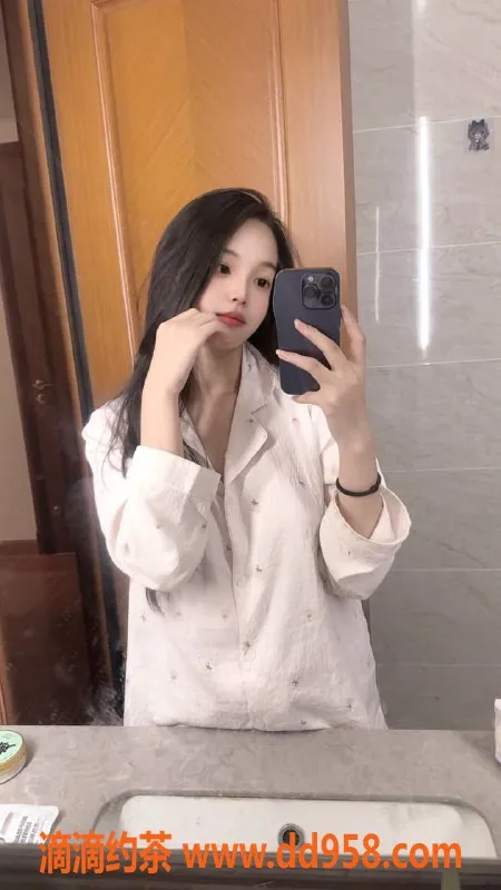 深圳楼凤-龙岗潇潇，165cm，45kg嫩妹1000起