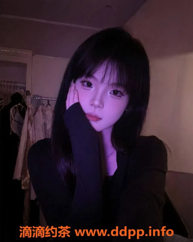 成都楼凤-青羊区楠楠，18岁大长腿，96斤身材极品