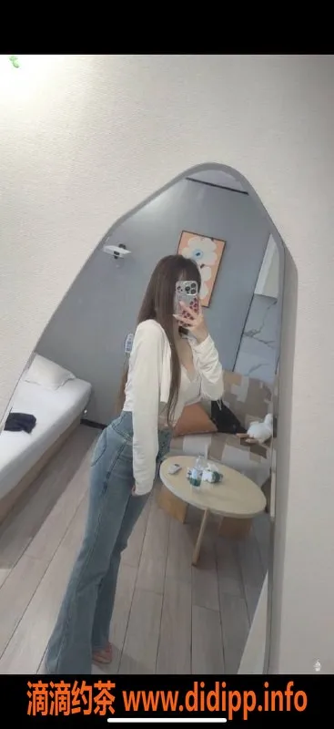 深圳楼凤资源信息,龙华静静，22岁158E大胸，夜场3000