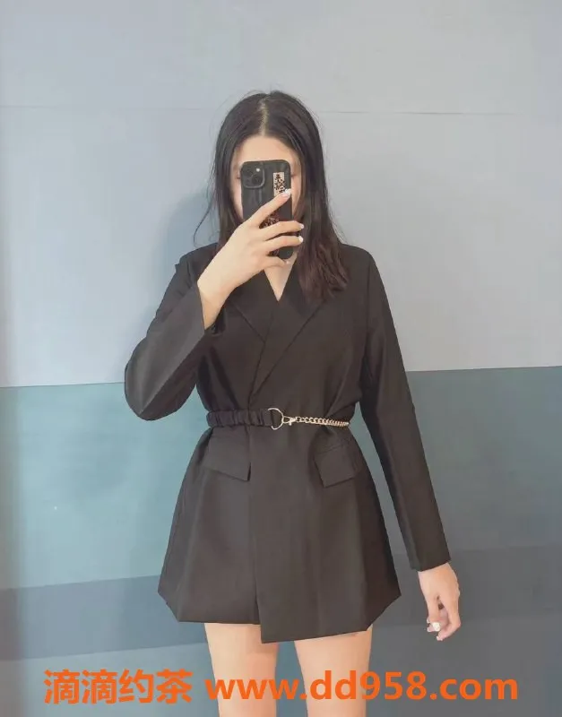 广州楼凤-番禺嫩妹福宝，700元精品服务等你来体验！