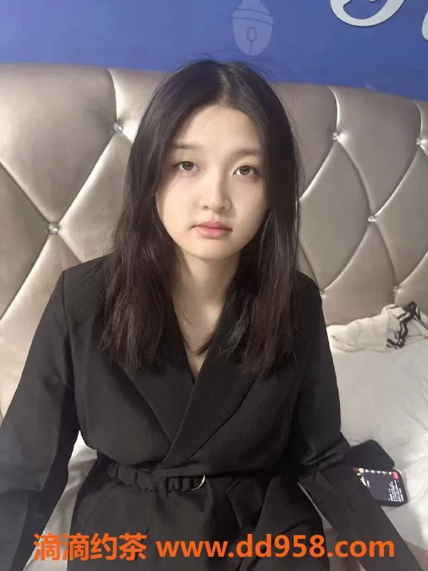 广州楼凤-番禺嫩妹福宝，700元精品服务等你来体验！