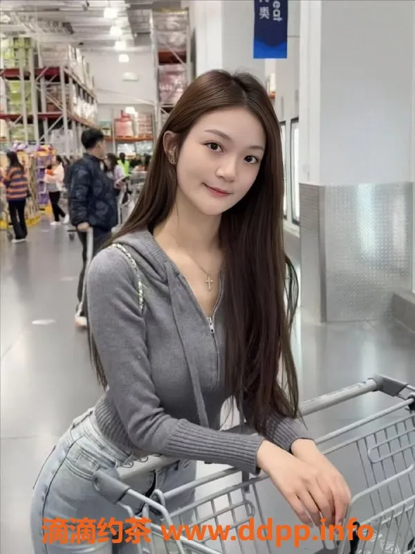 深圳楼凤-龙华小依依，23岁仅43kg，499元服务等你体验