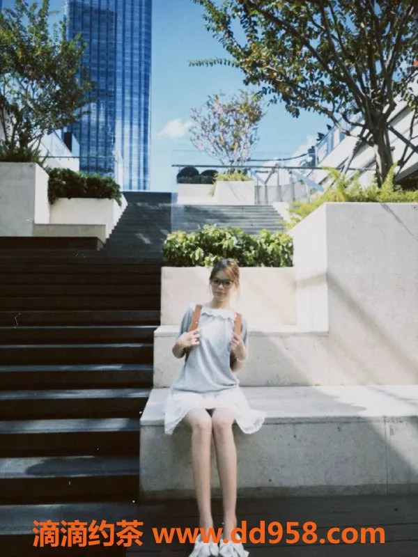 广州楼凤-越秀婷婷，700元嫩妹，外出服务任你选