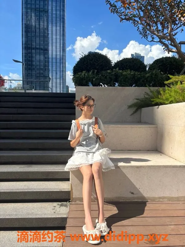 广州楼凤-越秀婷婷，700元嫩妹，外出服务任你选