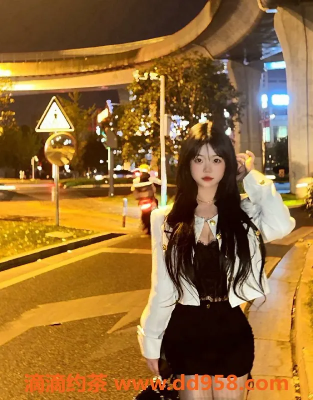 深圳楼凤-龙华范困困：19岁168D大胸嫩妹，800起