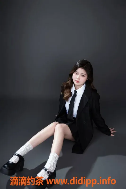 深圳楼凤-南山沫沫，18岁165cm，45kg嫩妹服务