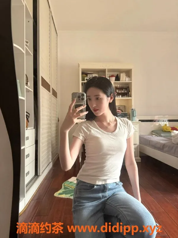 广州楼凤-天河区24岁颖儿，165cm 48kg兼职老师