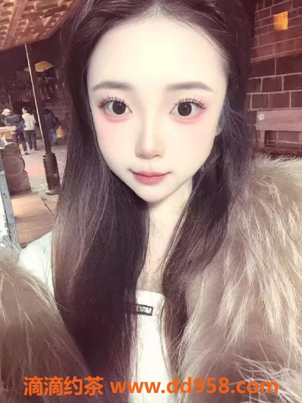 广州楼凤-广州白云区小美，18岁，166cm，48kg，34C